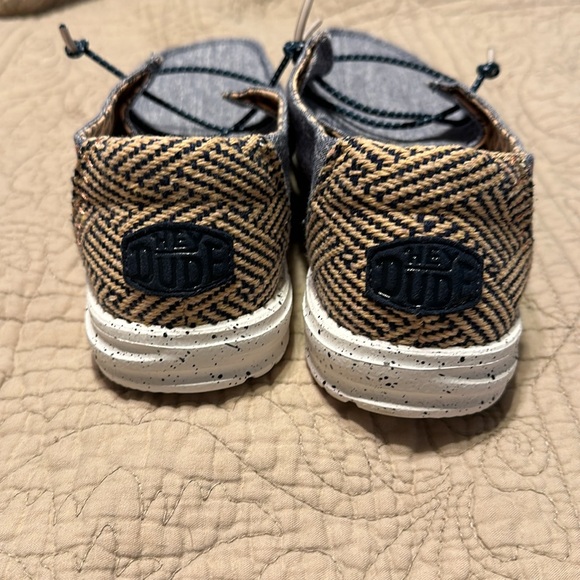 Hey Dude - Picture 3 of 6